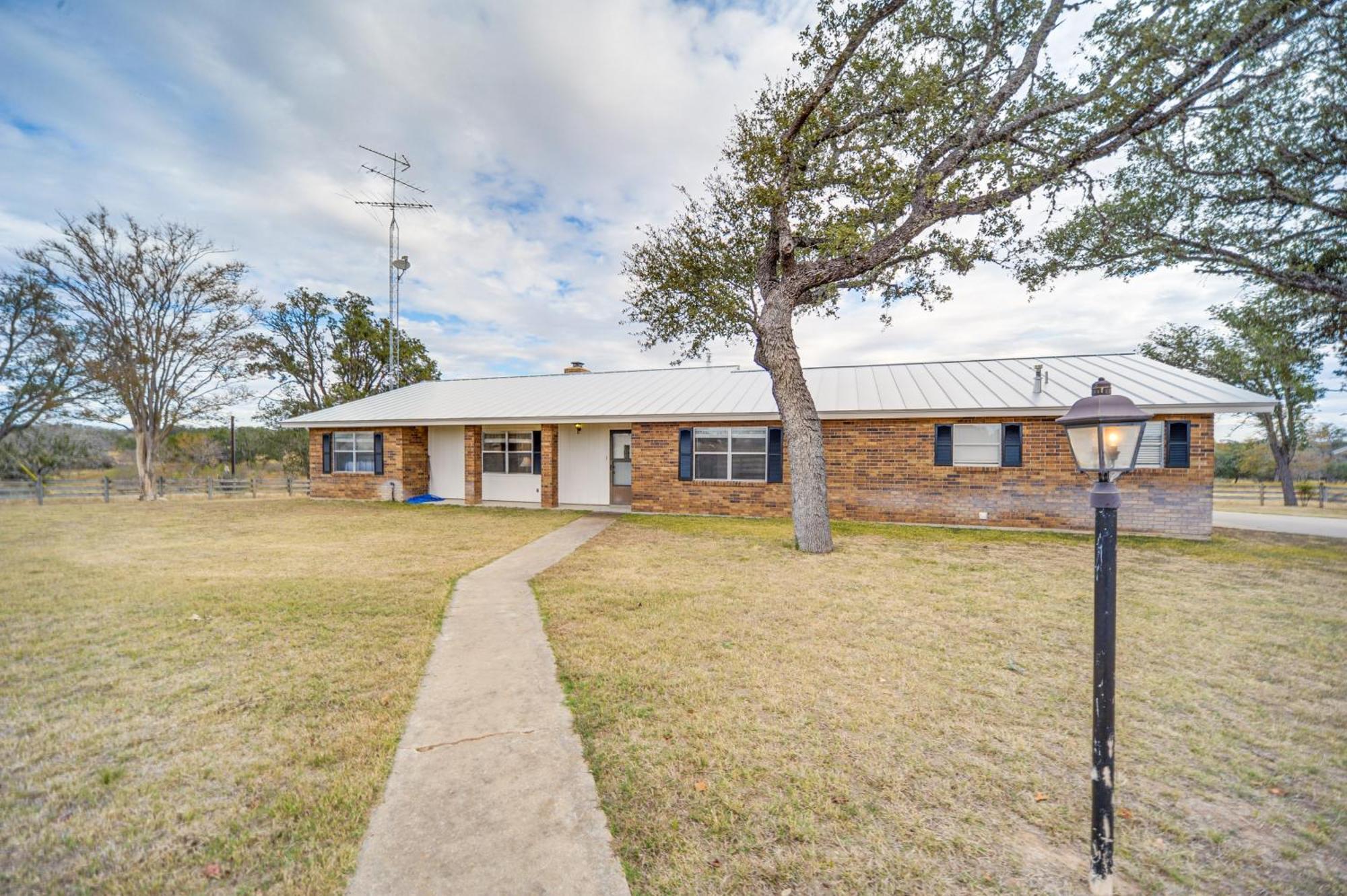 Historic Hoffmann Ranch Haus Near Wineries! Villa Fredericksburg Exterior foto